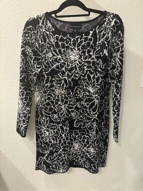 Black & White Floral Knit Dress - Women's Long Sleeve